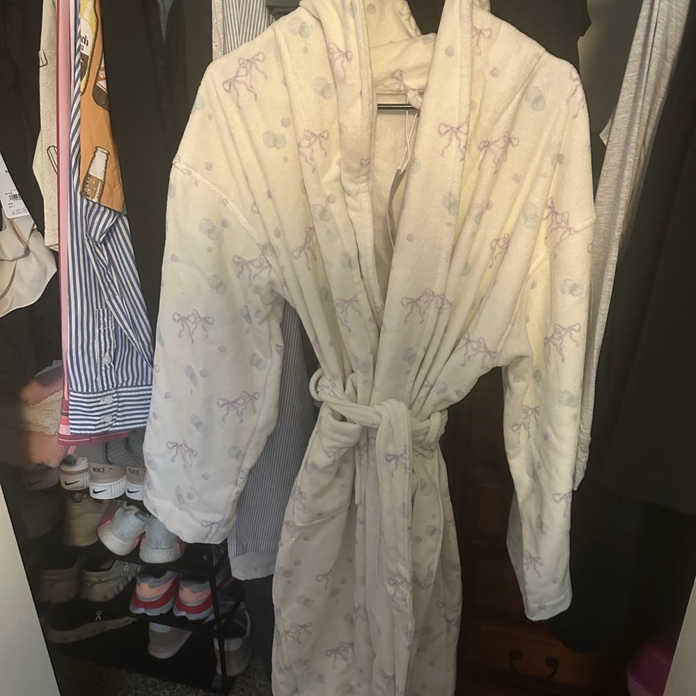 Djerf Avenue Bubble Bliss Robe-m-L
